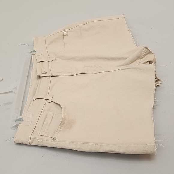 Beige jean short - Picture 2 of 3